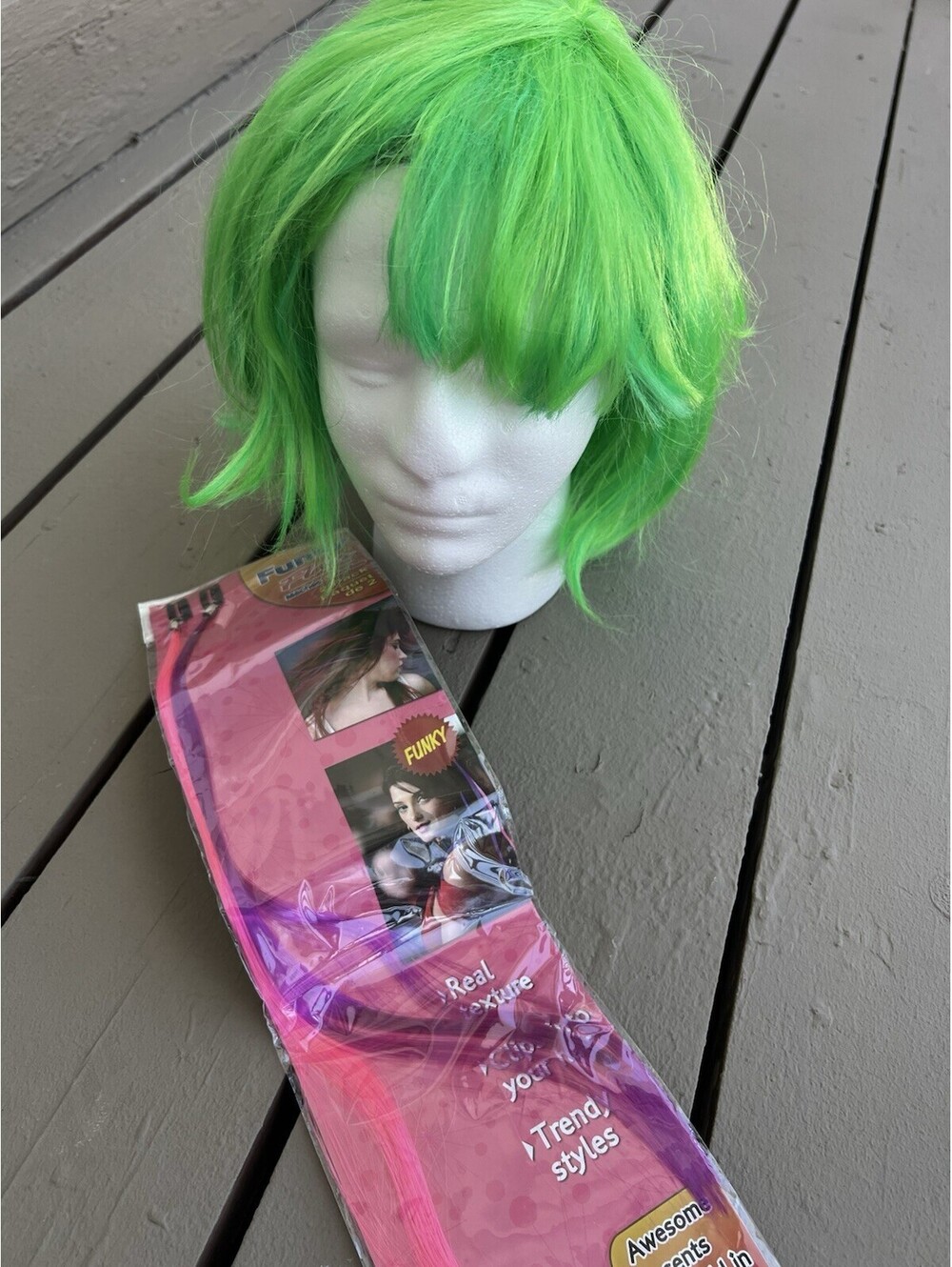 Neon Green Short Bangs Synthetic Wigs Layered, Costume/Cosplay 2 Pink Clips.